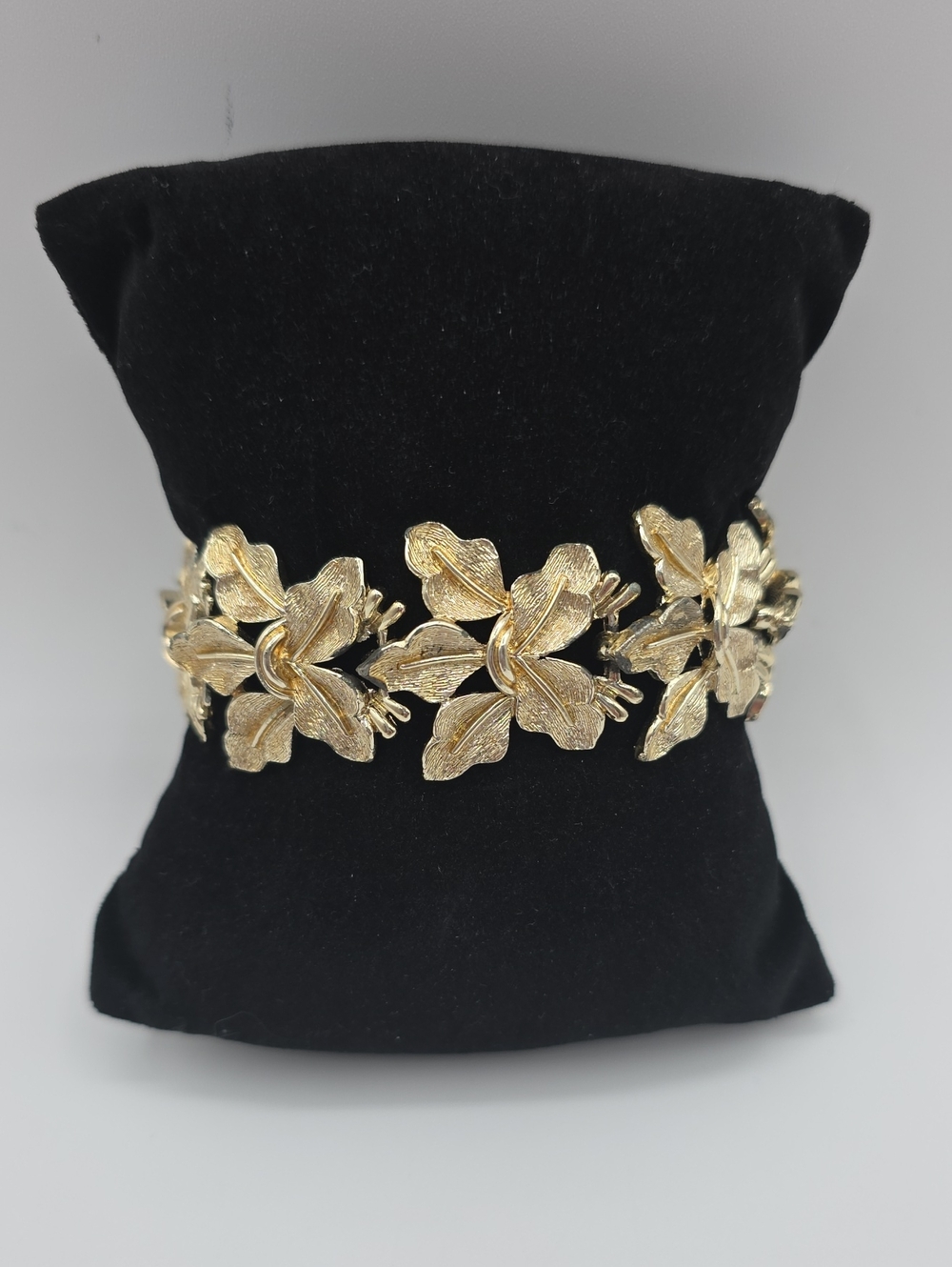 Coro Pegasus Gold Floral Link Bracelet for Women - Sculpted Petal Design